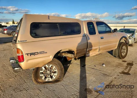 1999 Toyota Tacoma Xtracab Prerunner z USA, uszkodzony, nr VIN 4TASN92N3XZ526423